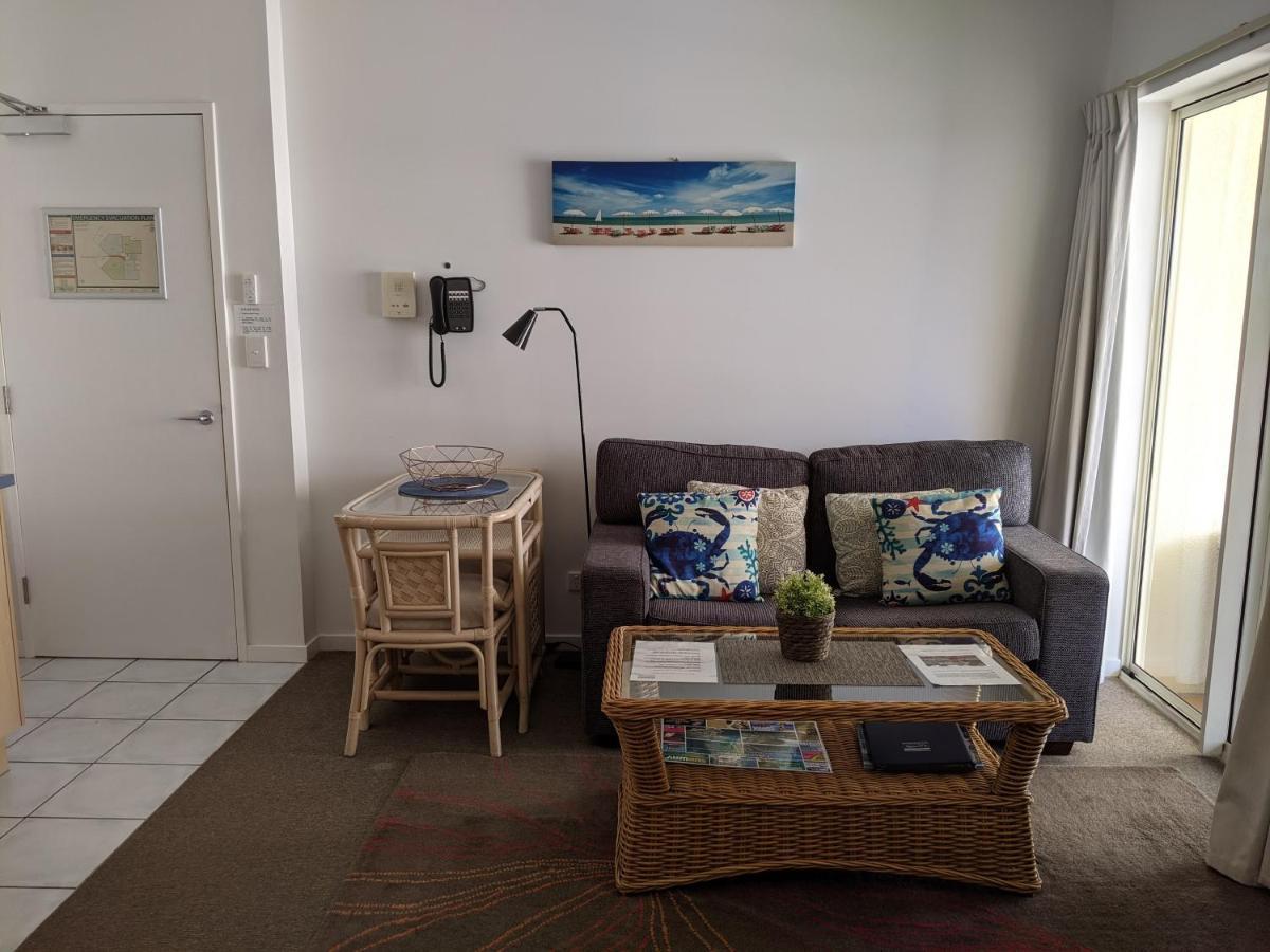 Moorings Beach Resort Калаундра Экстерьер фото