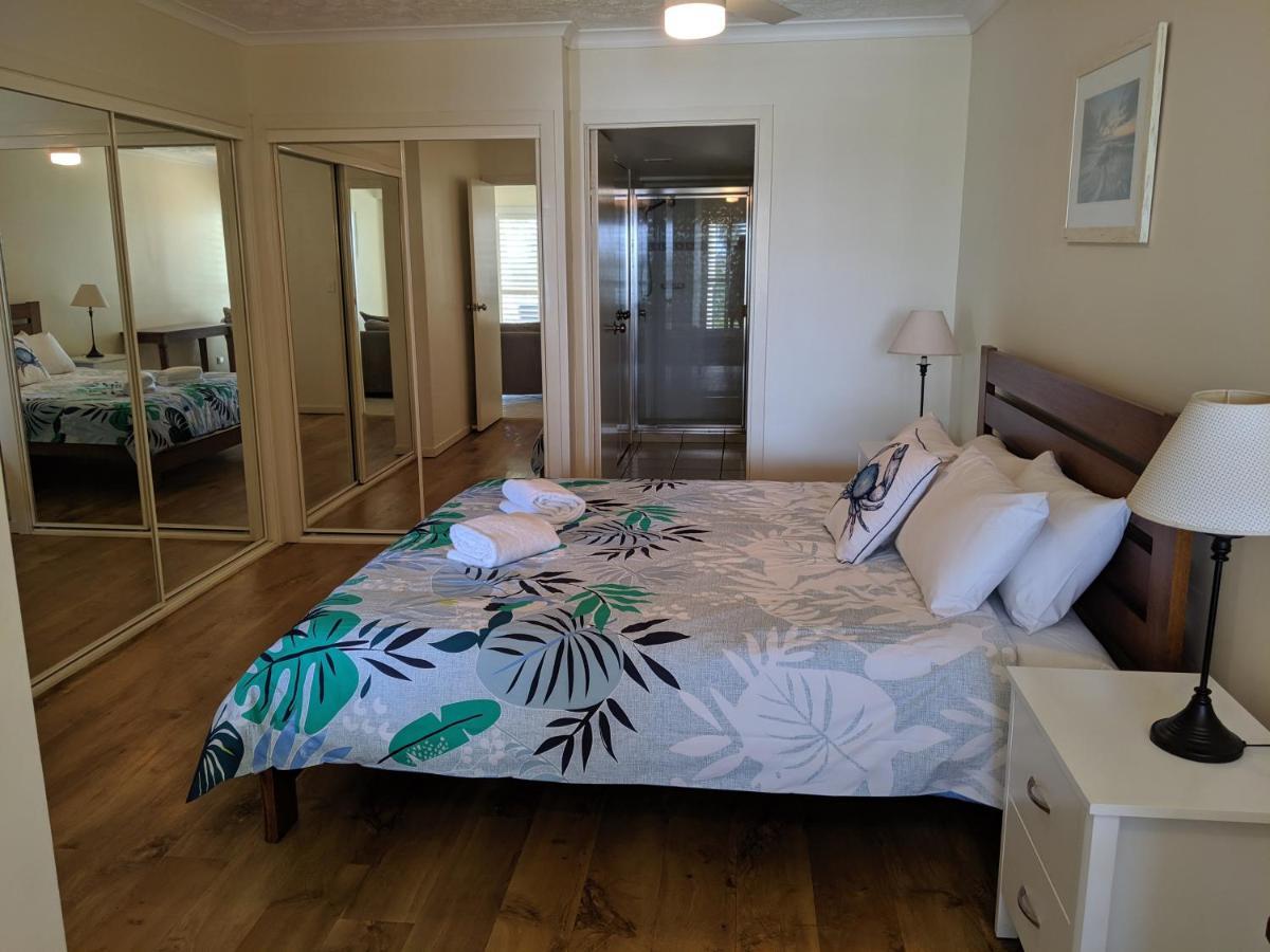 Moorings Beach Resort Калаундра Экстерьер фото