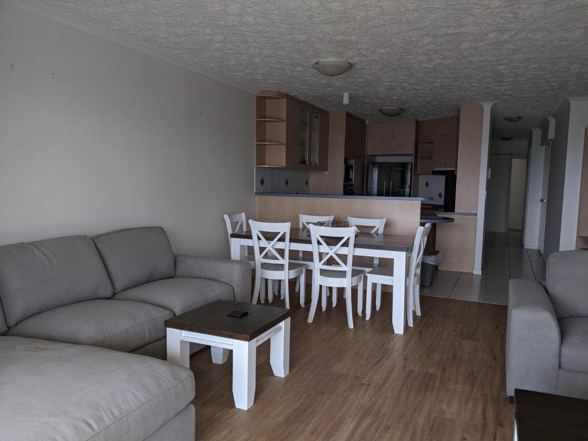 Moorings Beach Resort Калаундра Экстерьер фото