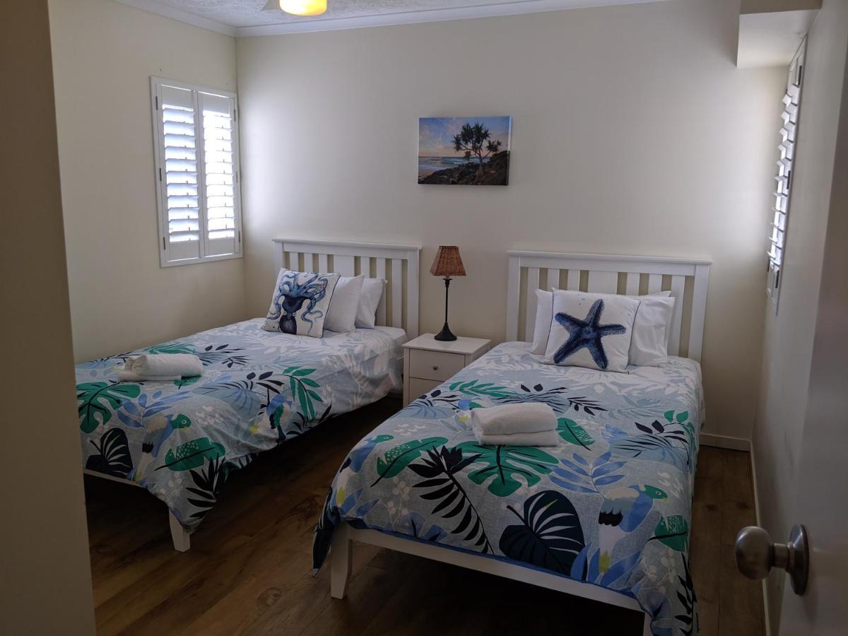 Moorings Beach Resort Калаундра Экстерьер фото