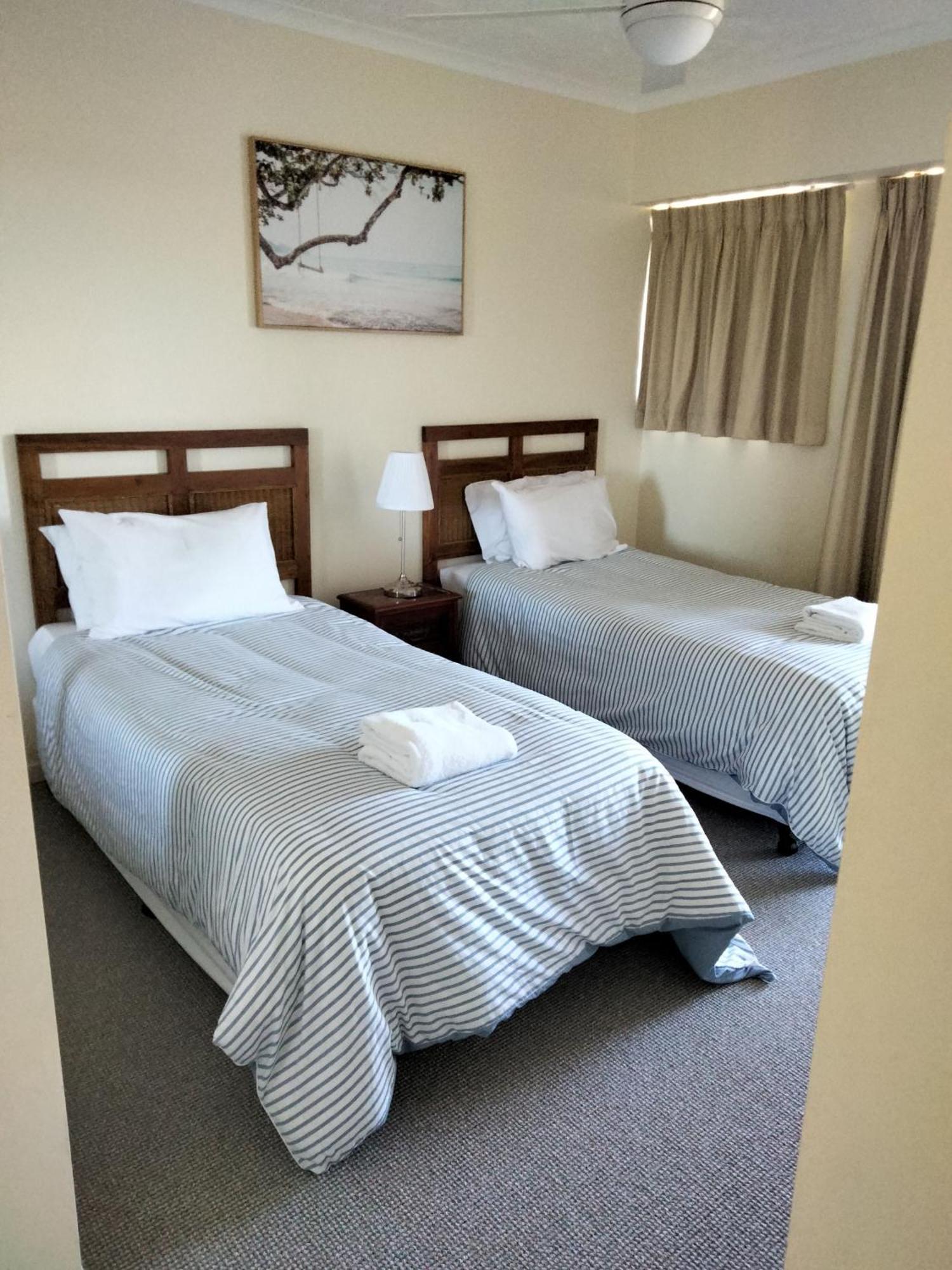 Moorings Beach Resort Калаундра Экстерьер фото