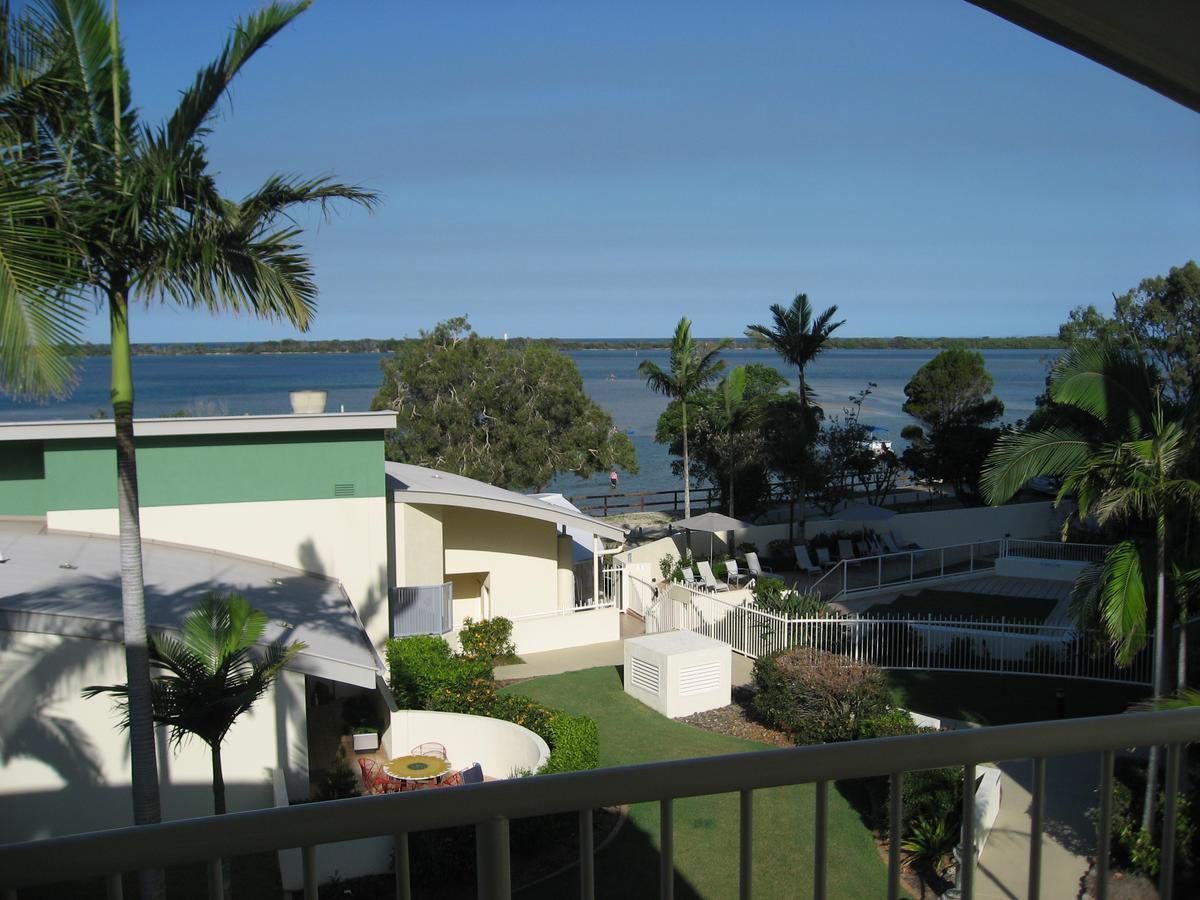Moorings Beach Resort Калаундра Экстерьер фото