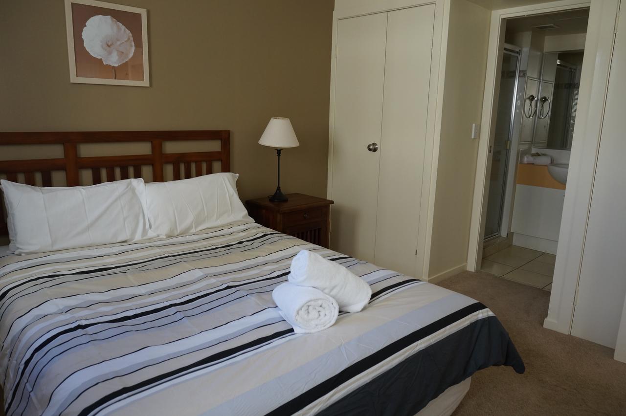 Moorings Beach Resort Калаундра Экстерьер фото