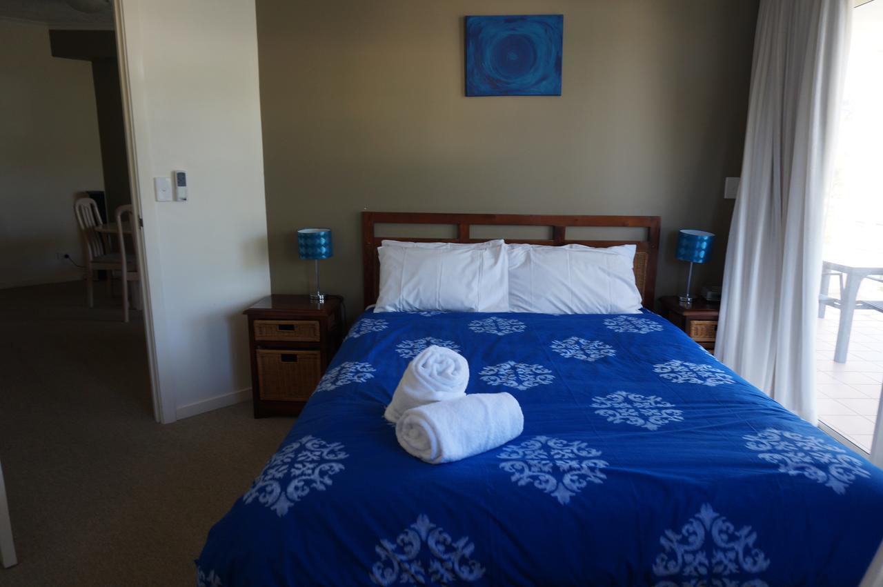Moorings Beach Resort Калаундра Экстерьер фото
