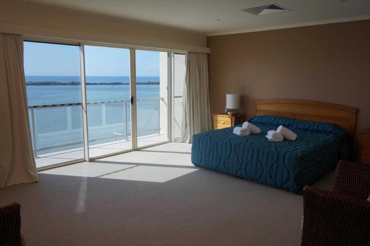 Moorings Beach Resort Калаундра Экстерьер фото