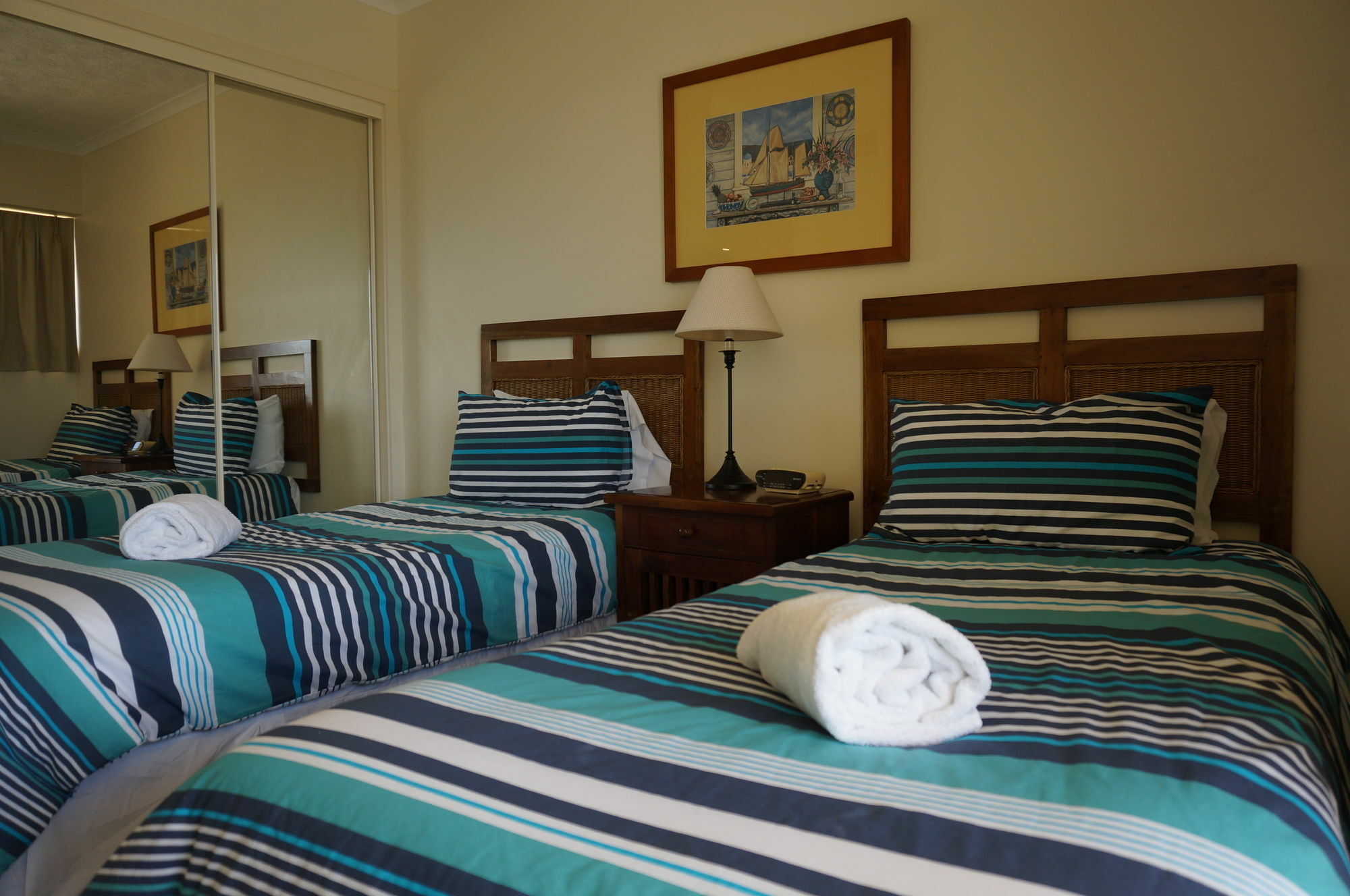 Moorings Beach Resort Калаундра Экстерьер фото